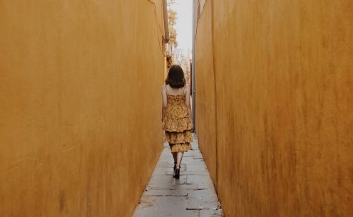 Ser mulher ainda é enfrentar o medo de andar sozinha na rua