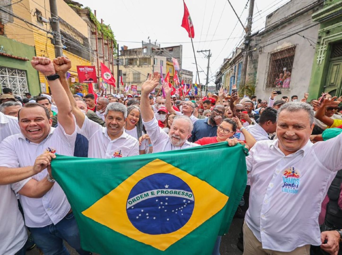 Por unanimidade na Câmara de Salvador, Geraldo Jr. consegue aprovar honrarias a Janja, mulher de Lula