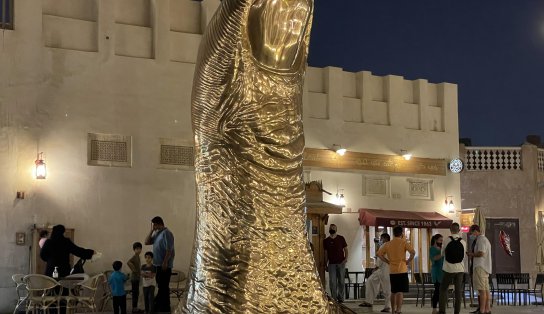 Copa do Qatar: a escultura de um polegar gigante em Doha faz referências a amputações de membros após roubos?