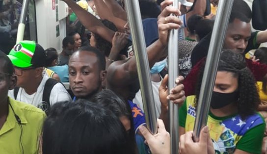 Linha do metrô para durante transmissão do jogo do Brasil e revolta passageiros 