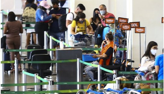 Uso de máscara em aeroportos volta a ser obrigatório a partir desta sexta-feira