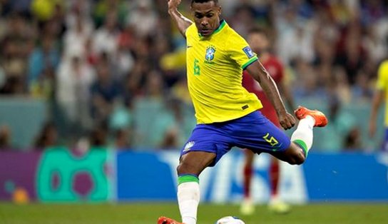 Alex Sandro se machuca contra Suíça e é mais um desfalque para partida contra Camarões