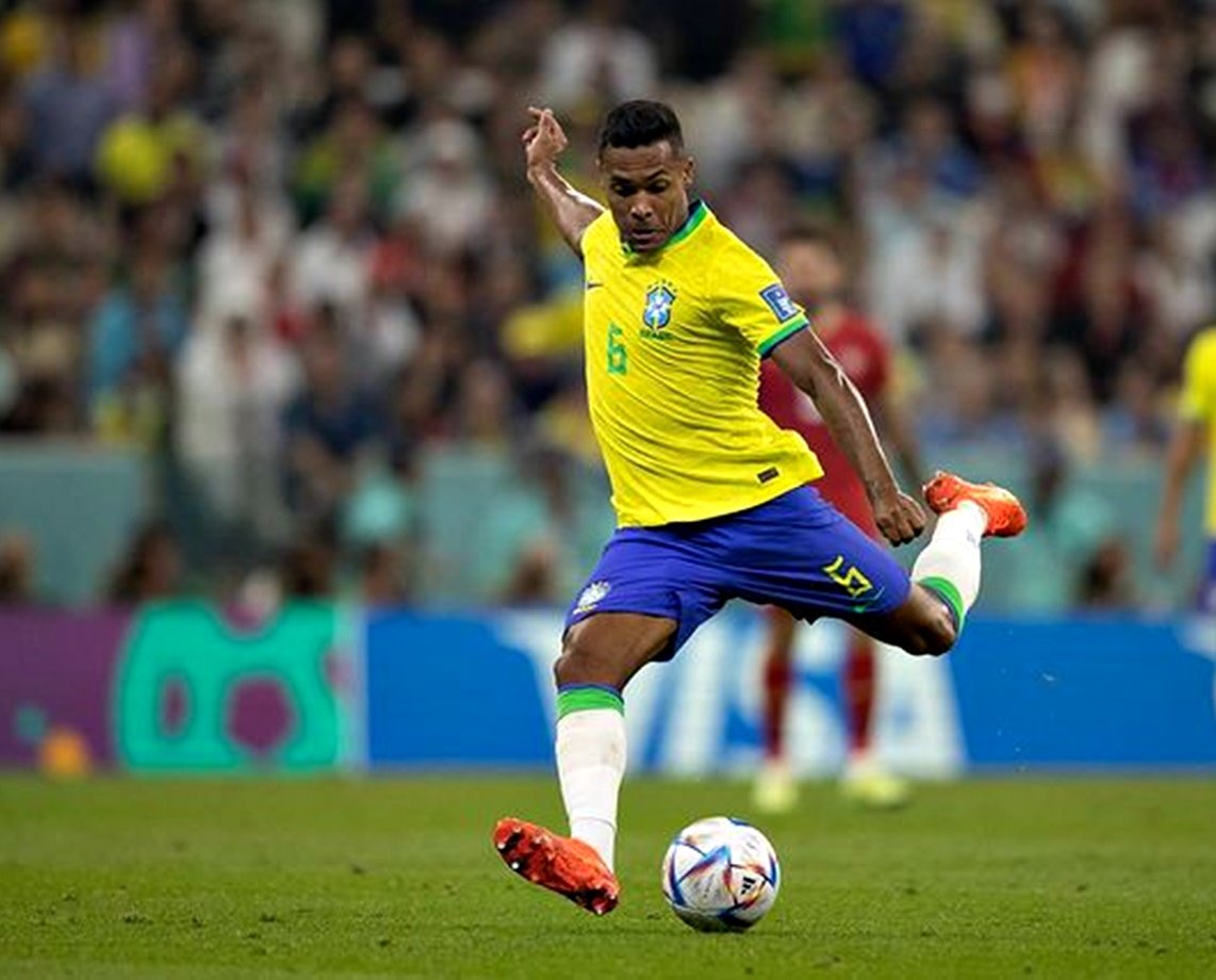 Alex Sandro se machuca contra Suíça e é mais um desfalque para partida contra Camarões