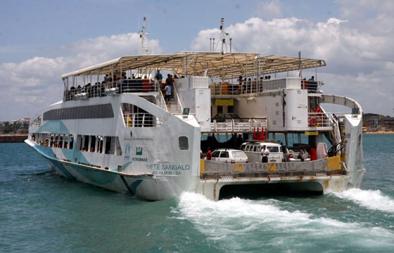 Sistema ferry-boat tem embarque tranquilo na tarde desta segunda-feira