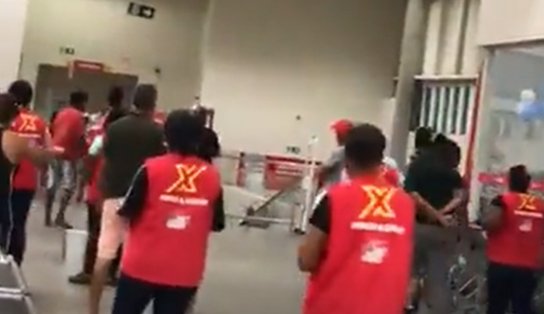 Grupo faz arrastão em supermercado e foge com produtos em Salvador