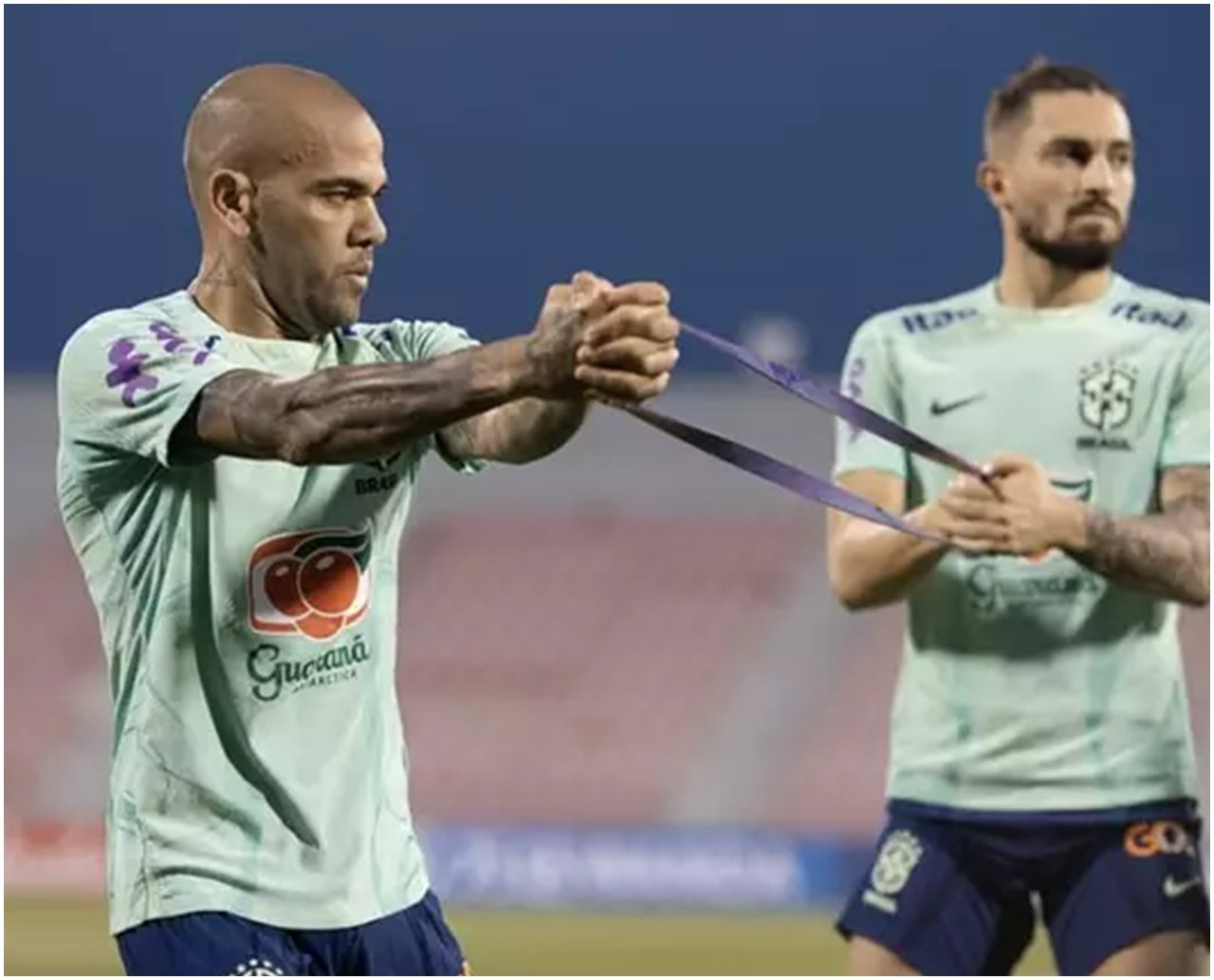 Já classificada, Seleção terá time reserva contra Camarões nesta sexta; baiano Daniel Alves deve jogar