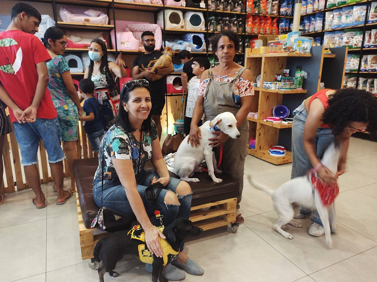 Shopping de Camaçari promove feira de adoção de animais neste fim de semana; saiba como adotar