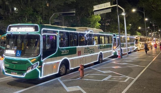 Trenó do Papai Noel ta diferente! ônibus de Salvador ganham decoração especial de Natal