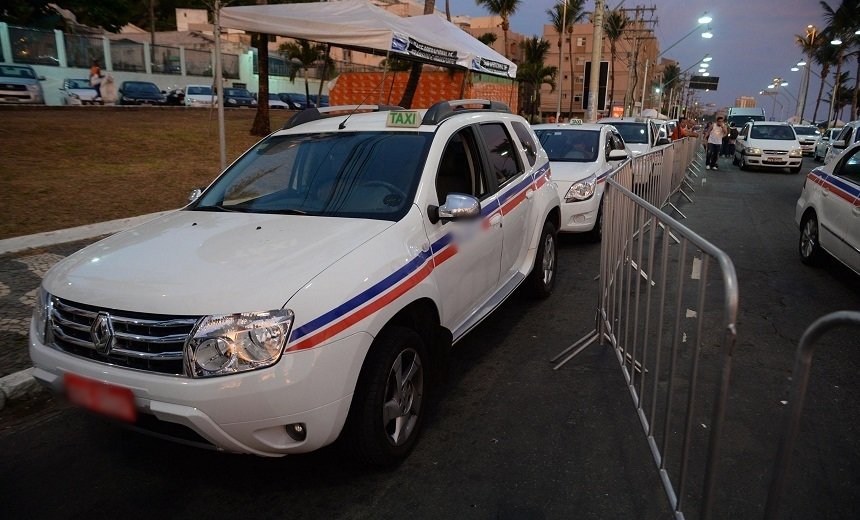 Taxistas estão autorizados a utilizar bandeira 2 a partir desta quinta-feira em Salvador