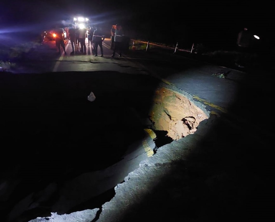 Parte da BR-101, na Bahia, é interditada após fortes chuvas  