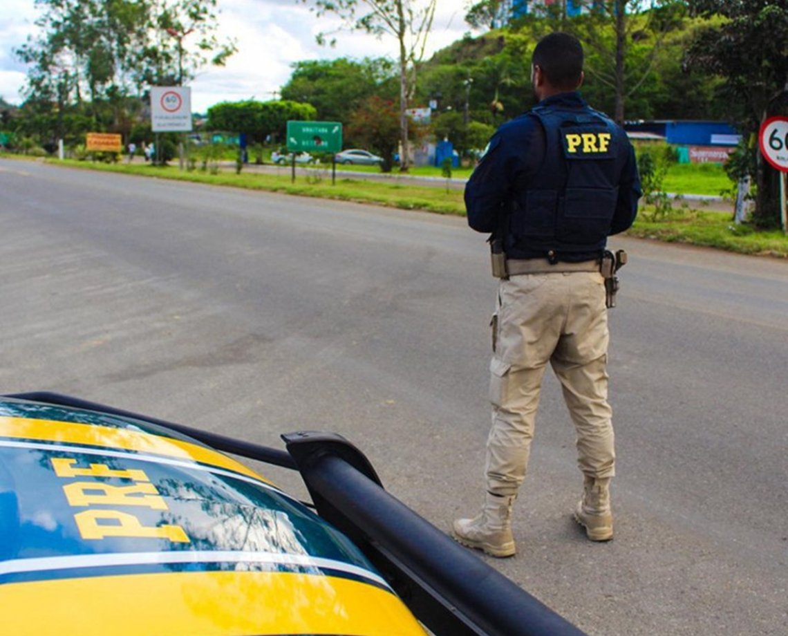 Terror na caçamba: PRF flagra homem transportando três no fundo, e perseguição dura dois quilômetros 