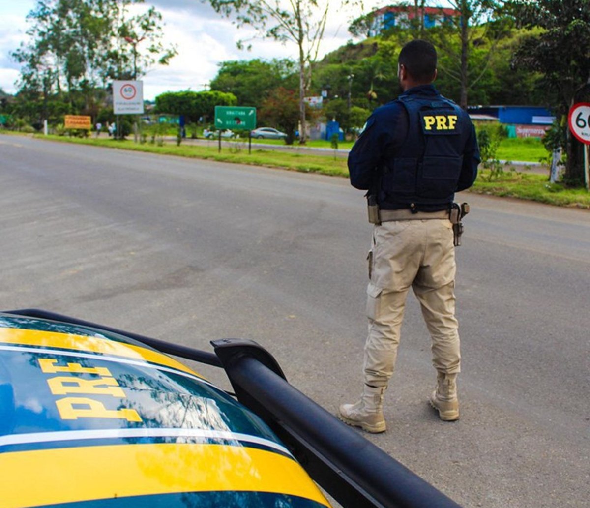 Terror na caçamba: PRF flagra homem transportando três no fundo, e perseguição dura dois quilômetros 