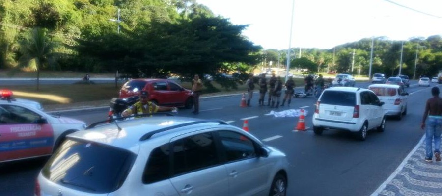 Motociclista morre em acidente na Avenida ACM