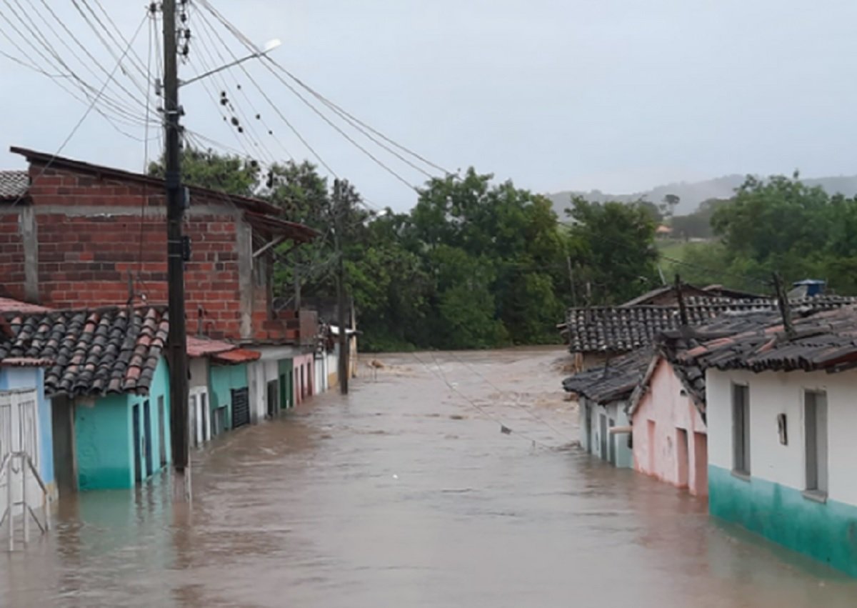 Defesa Civil Nacional emite alerta para previsão de chuva na Bahia e mais três estados nesta sexta-feira