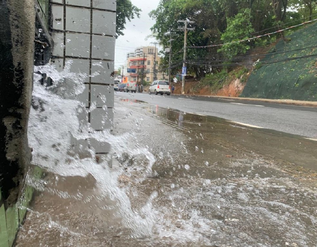 Furtos de hidrômetros causam desperdício de água e deixam moradores revoltados no Rio Vermelho 