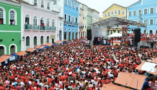 Após dois anos, festa de Santa Bárbara volta ao Pelourinho, em Salvador