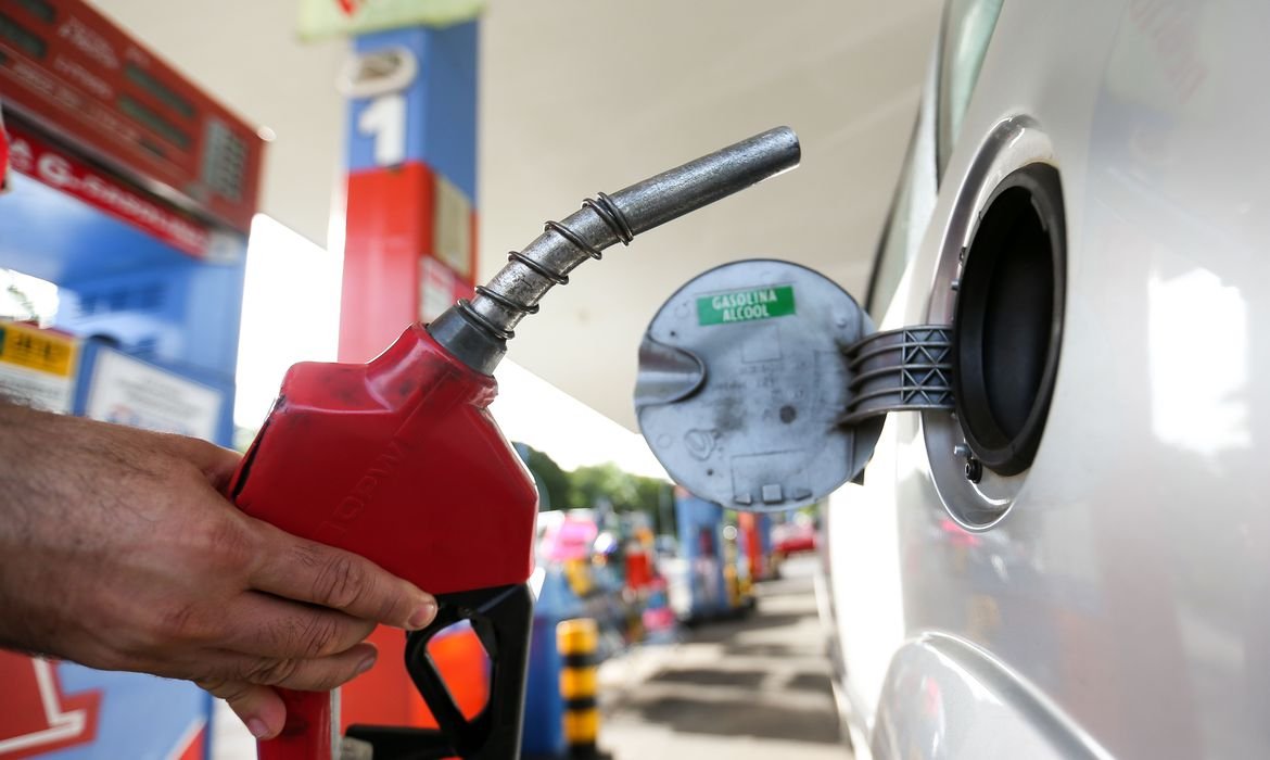 Preço da gasolina fica estável pela segunda semana seguida, diz ANP