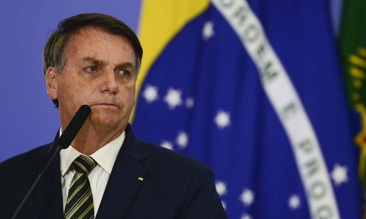 Presidente da Câmara concede aposentadoria a Bolsonaro pelos 28 anos como deputado federal