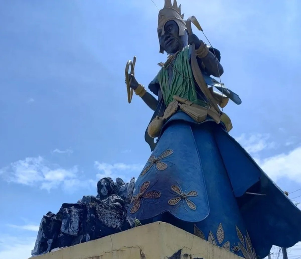 Escultura de Mãe Stella de Oxóssi é alvo de incêndio em Salvador 