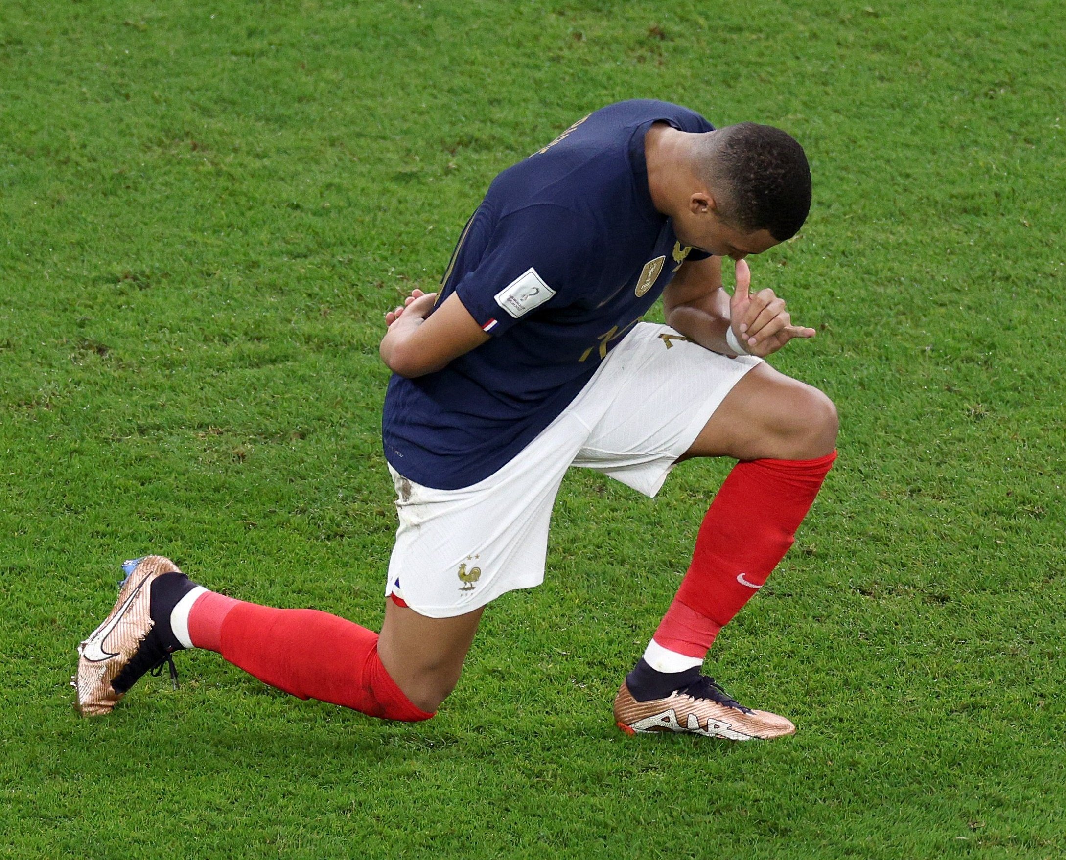 Com 2 de Mbappé, França bate Polônia e vai às quartas da Copa