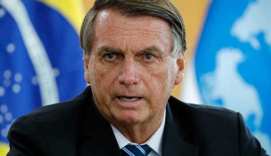 Carlos publica foto que confirma infecção grave na perna de Bolsonaro; veja 