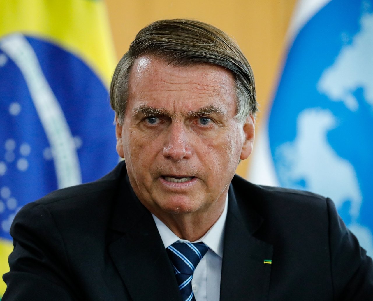 Carlos publica foto que confirma infecção grave na perna de Bolsonaro; veja 