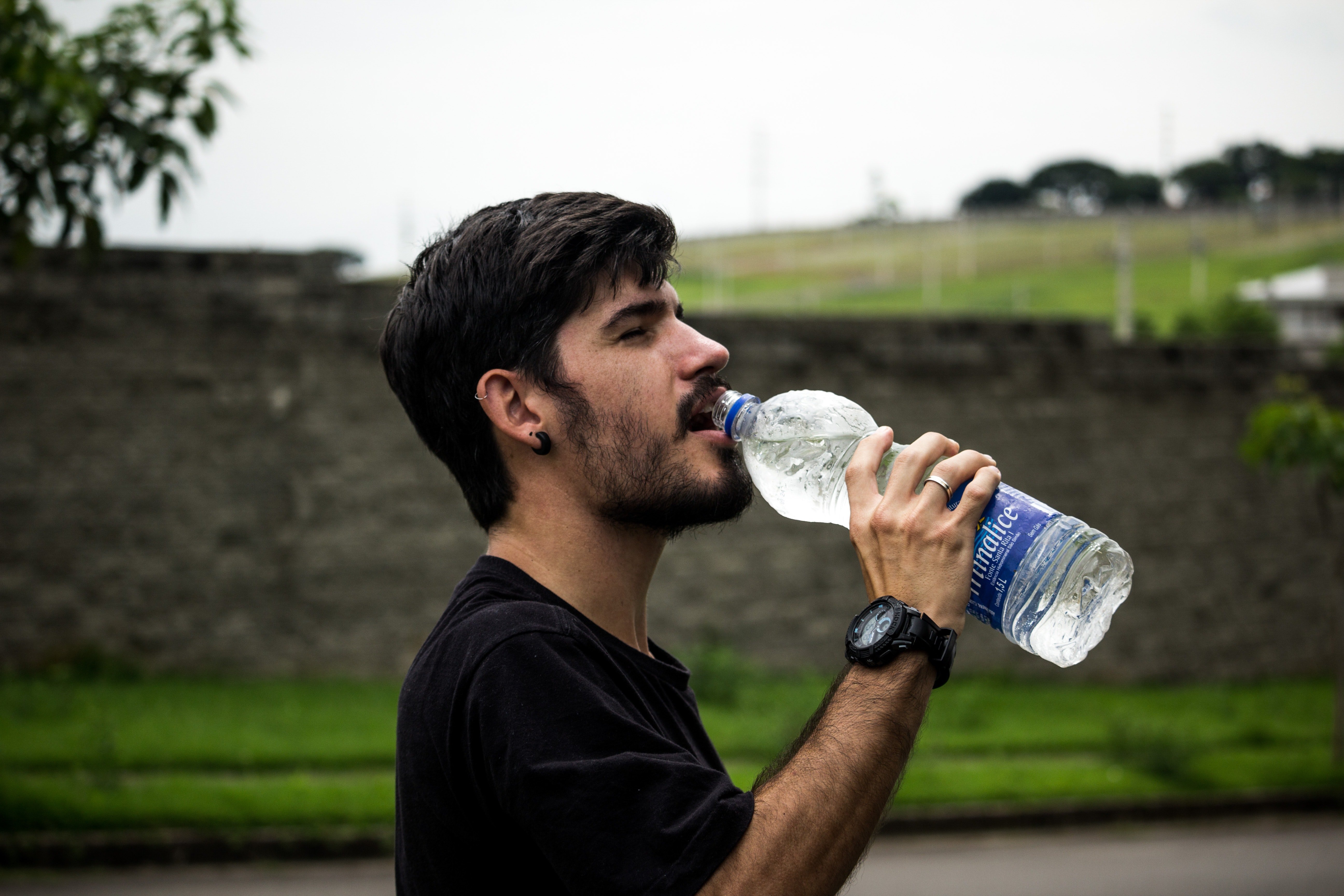 Altas temperaturas do verão favorecem surgimento de pedras nos rins; saiba como se prevenir