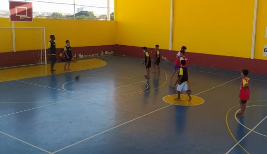 Projeto social leva futsal para crianças de Vitória da Conquista 