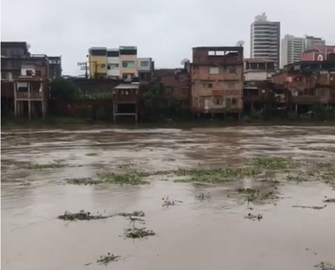 Sobe para 53 o número de cidades baianas atingidas pela chuva