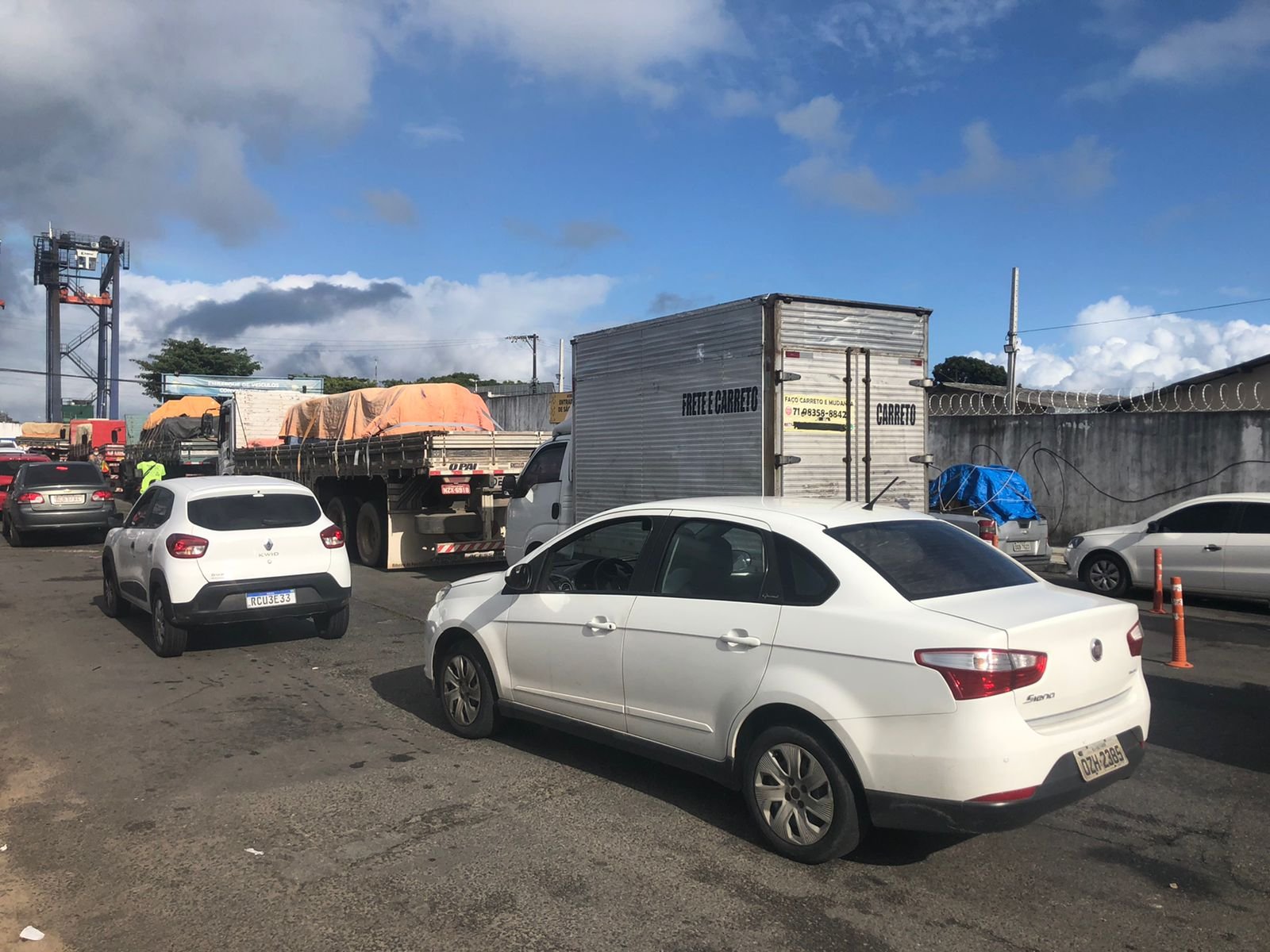 Caminhoneiros protestam após suspensão de travessia no ferry