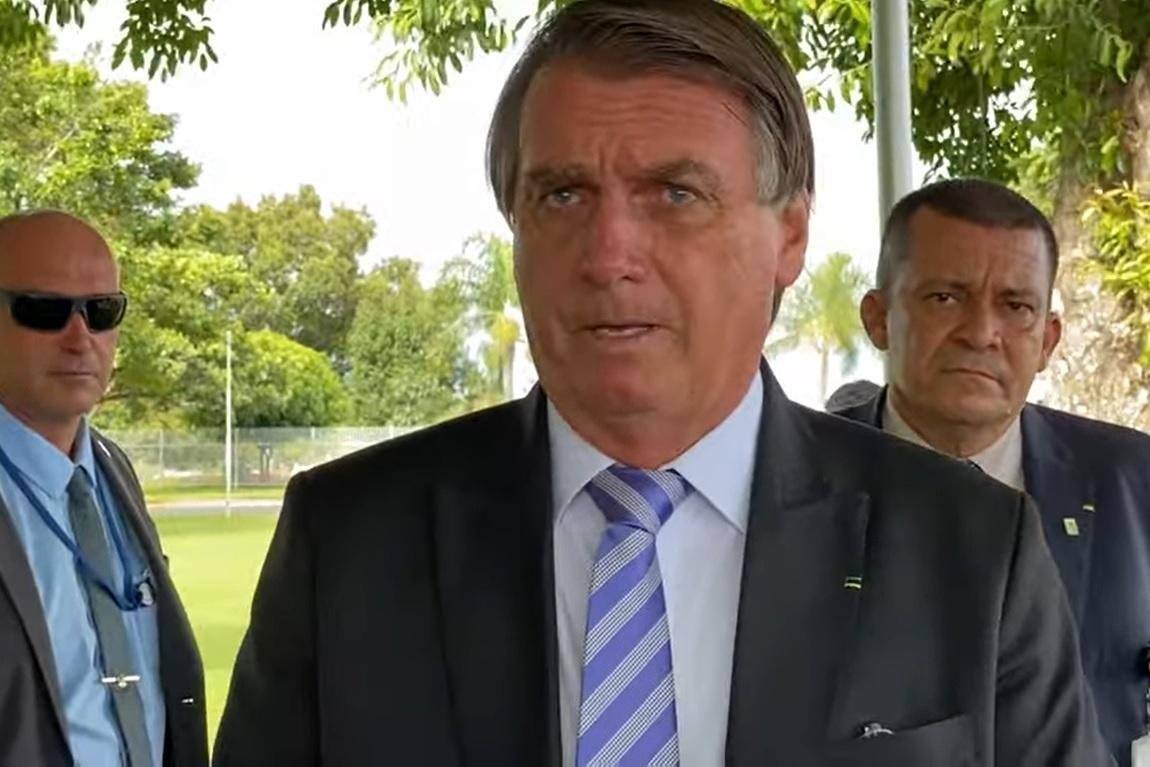 “Tudo dará certo no momento oportuno”, diz Bolsonaro em fala a apoiadores