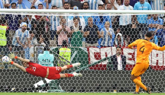 Após ceder empate, Argentina bate Holanda nos pênaltis e vai pegar a Croácia na semifinal