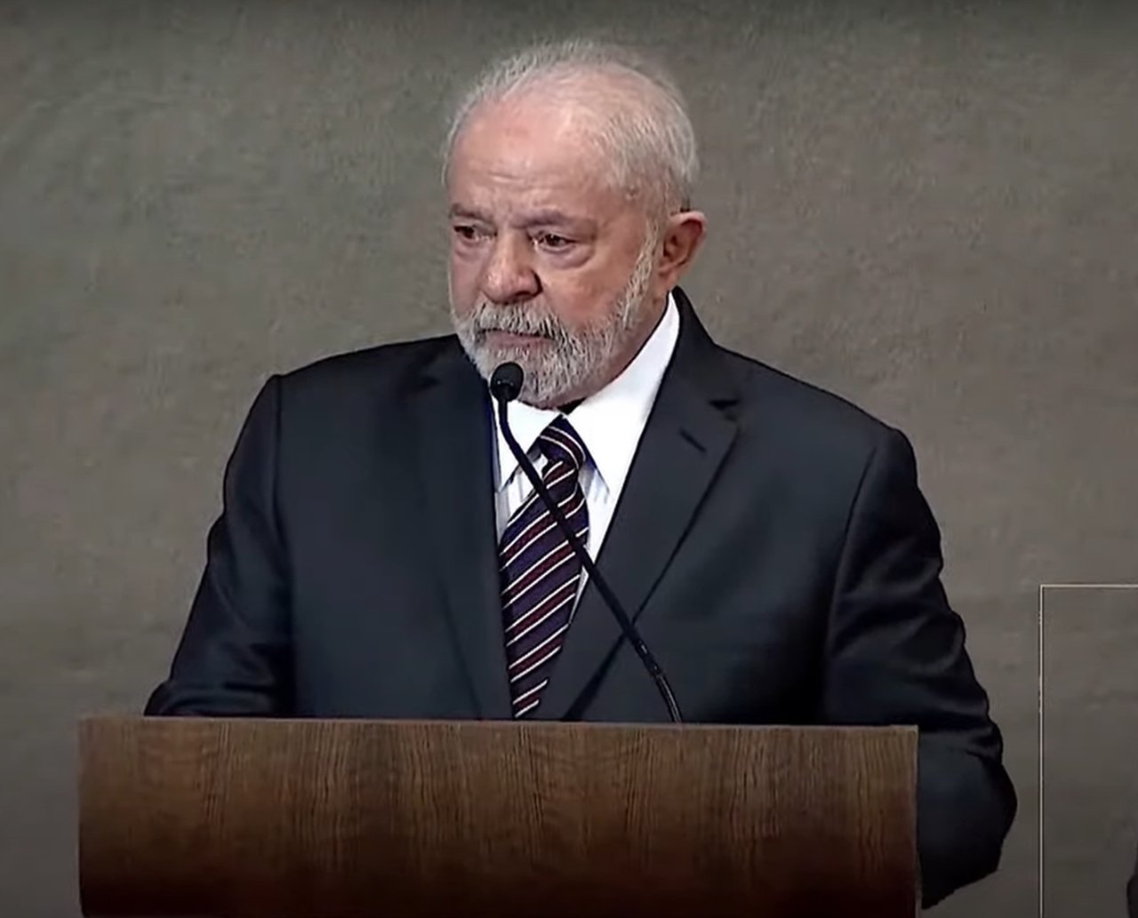 Lula e Alckmin são diplomados no TSE; presidente eleito chora em discurso