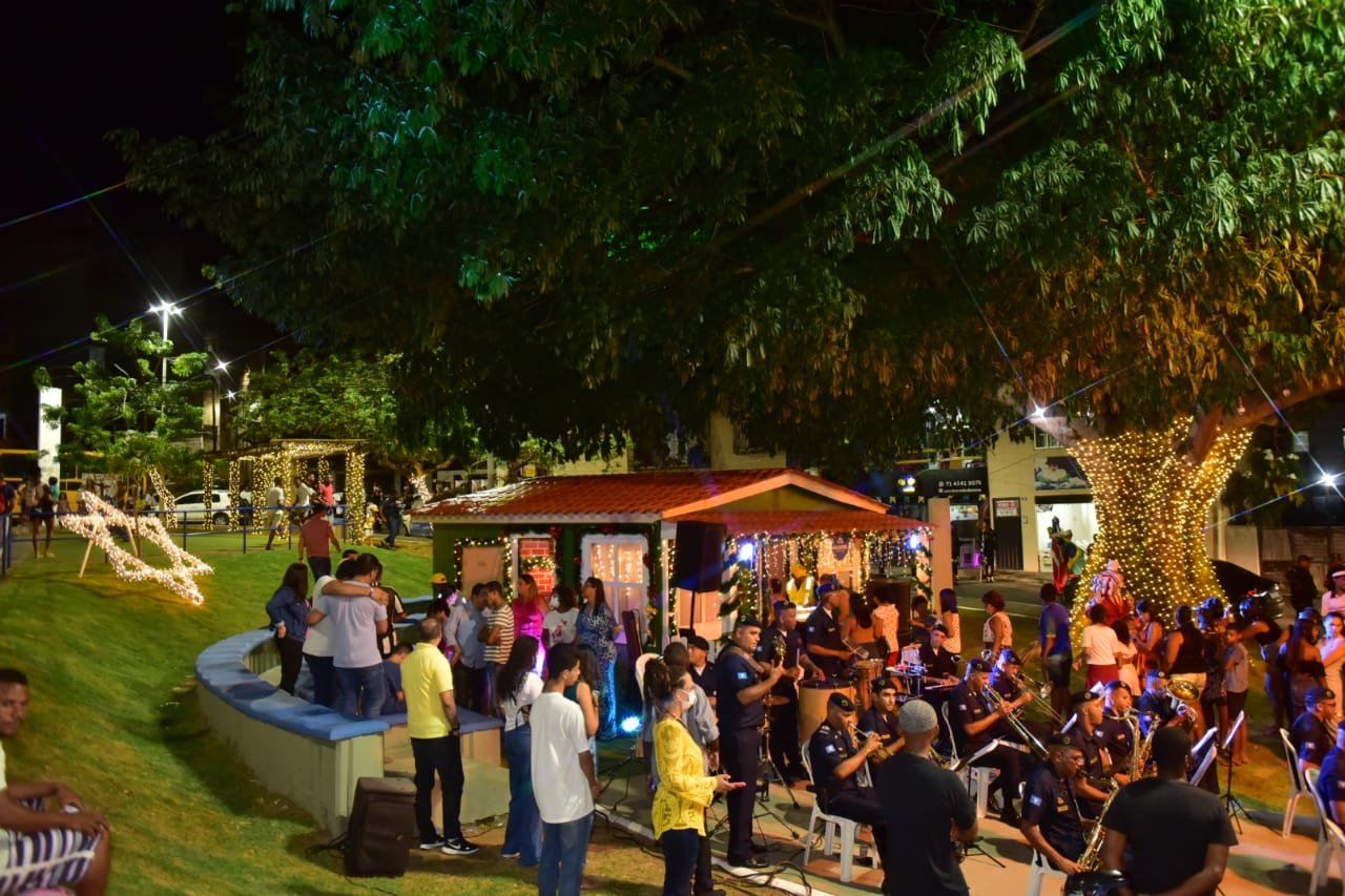 Casa do Papai Noel é construída em bairros de Salvador