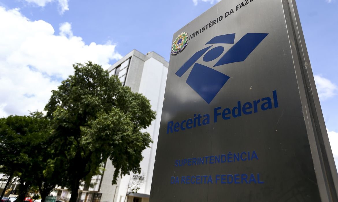 Receita Federal alerta contribuintes sobre falsas mensagens na internet