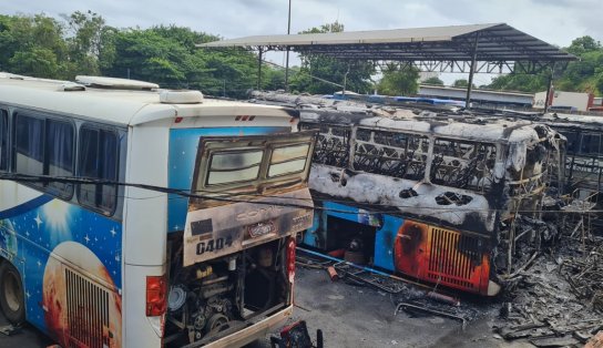 Ônibus são atingidos por incêndio em garagem próxima a Rodoviária de Salvador; veja vídeo