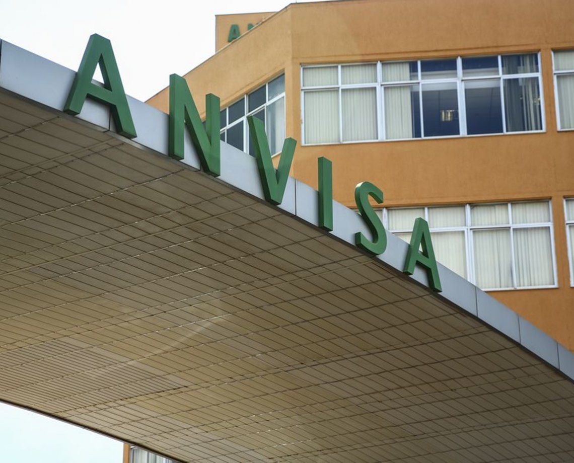 Anvisa publica alerta sobre produtos para trançar cabelos