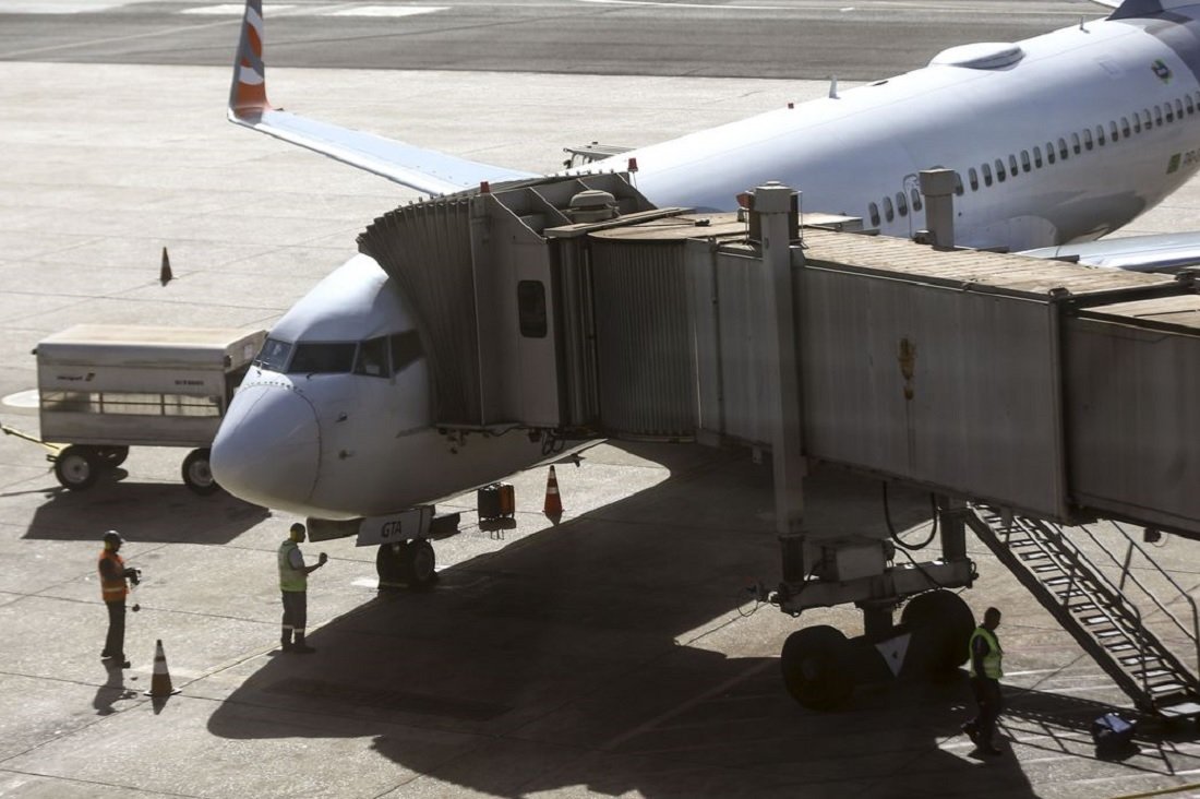 Pilotos decretam greve para segunda-feira e medida deve gerar atrasos em aeroportos 