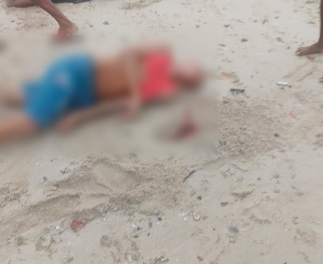 Dupla é baleada por grupo de homens em praia de Salvador