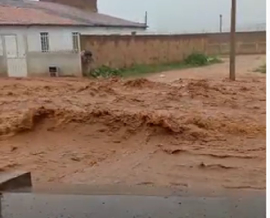 Chuvas seguem atrapalhando vida dos moradores do interior baiano; veja boletim