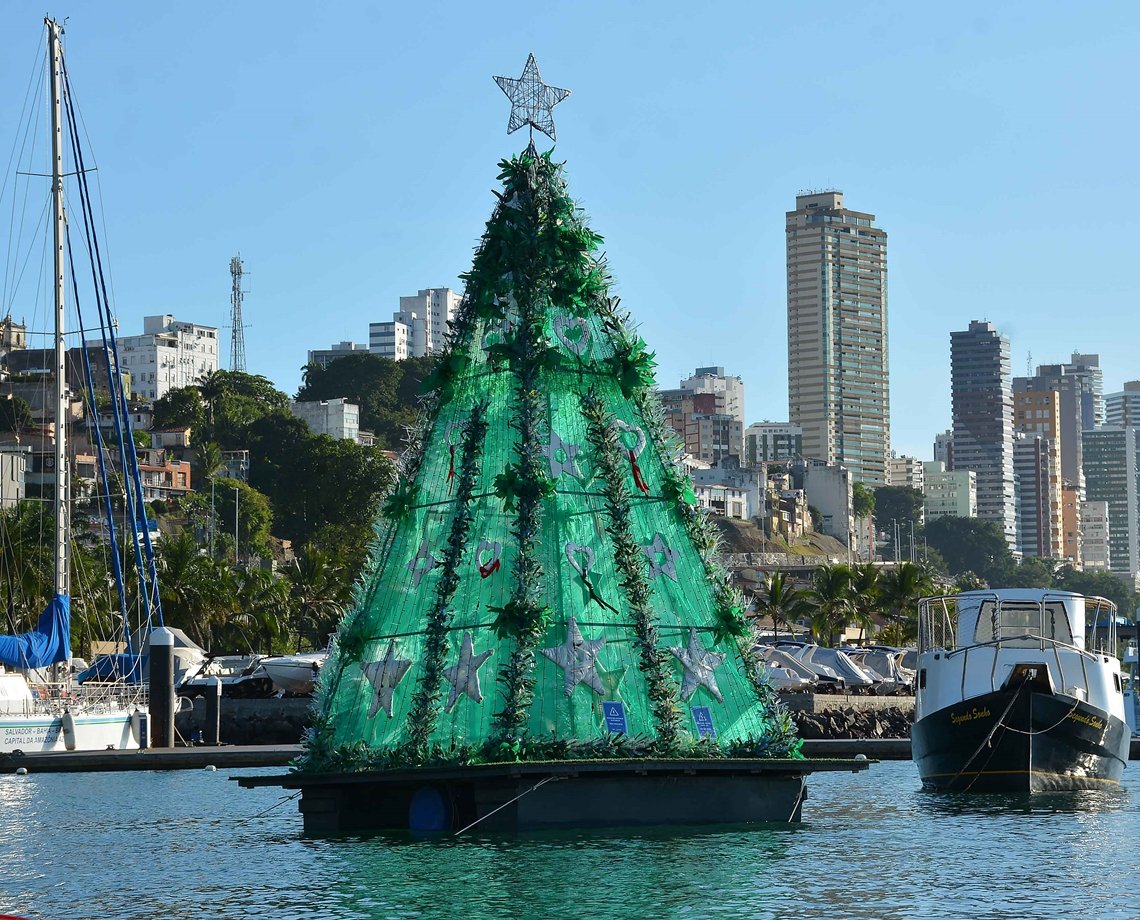 Árvore de natal sustentável ficará flutuando no mar de Salvador