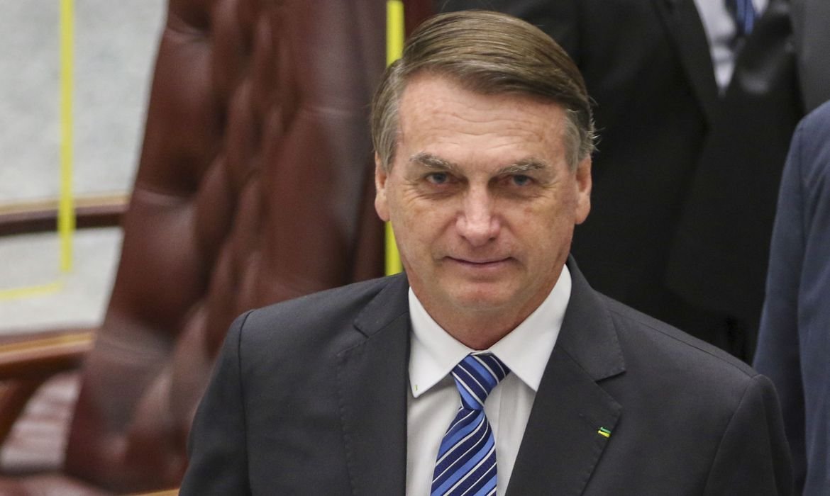 Bolsonaro renova concessões de emissoras de TV; "cumpriram requisitos" 