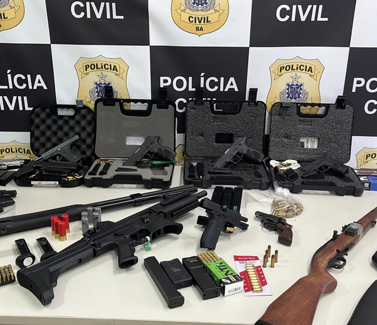 Polícia acha armas de guerra com ciganos suspeitos de atirar até para comemorar vitória da Argentina em Camaçari 