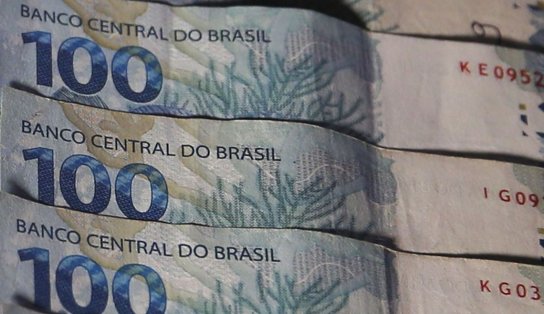 Orçamento com salário mínimo de R$1.320 e auxílio de R$ 600 é aprovado pelo Congresso