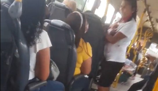 Passageiro secreto: grupo que se encontrava em ônibus diariamente realiza dinâmica dentro de transporte