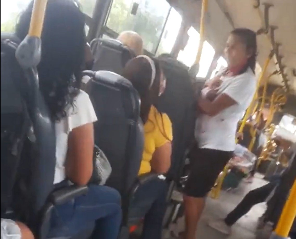 Passageiro secreto: grupo que se encontrava em ônibus diariamente realiza dinâmica dentro de transporte