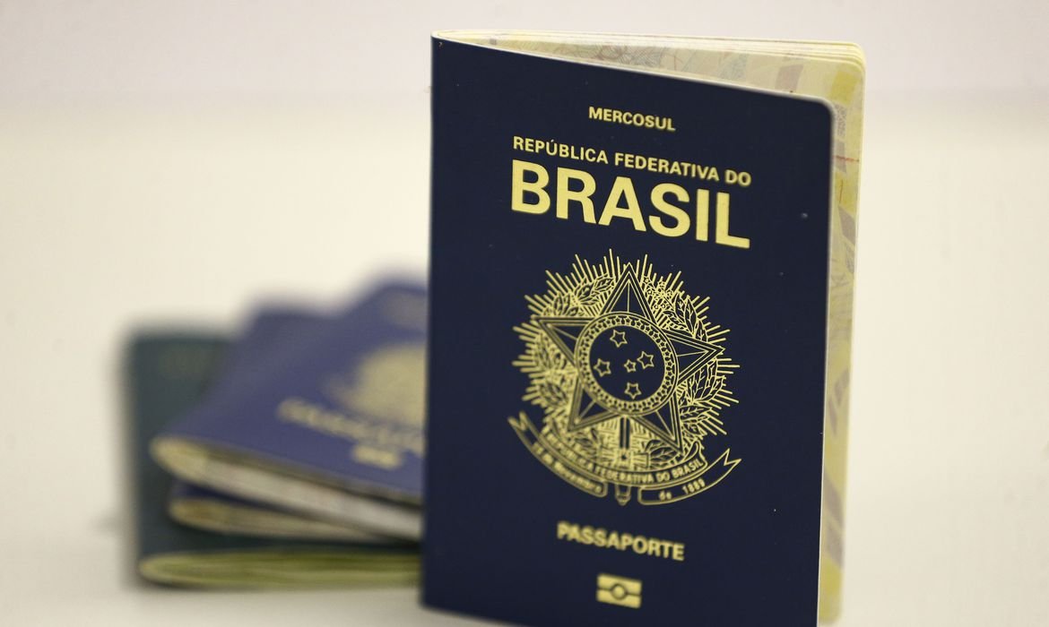 Pretendendo viajar para o exterior? Fila para emissão do passaporte passa de 108 mil pessoas