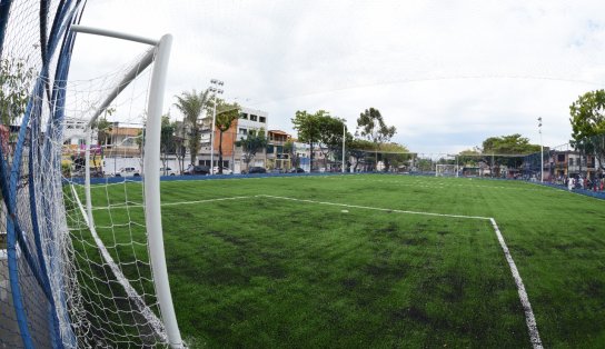 Moradores de Periperi recebem novo campo de futebol neste natal