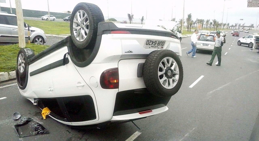 Colisão entre veículos deixa feridos na Av. Octávio Mangabeira