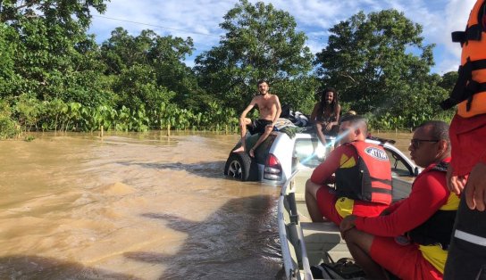 Vítimas são resgatadas de inundamentos em Canavieiras e Itacaré, na Bahia